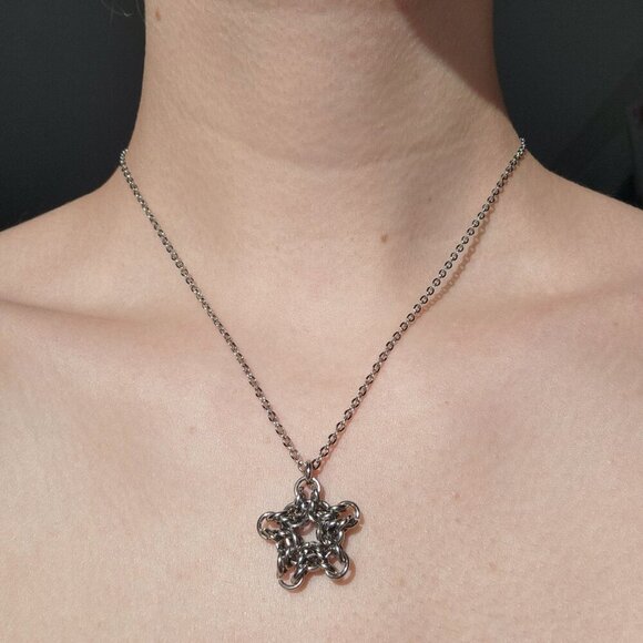 Gothic unique lucky star silver chainmail necklace - Picture 4 of 10